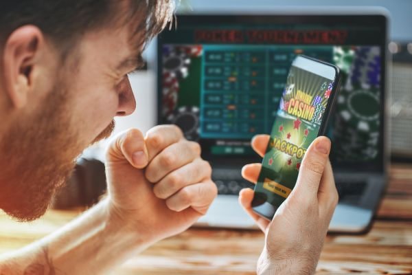 Tampilan dashboard cloudmoon setelah login menunjukkan daftar permainan slot, live casino, dan turnamen terjadwal
